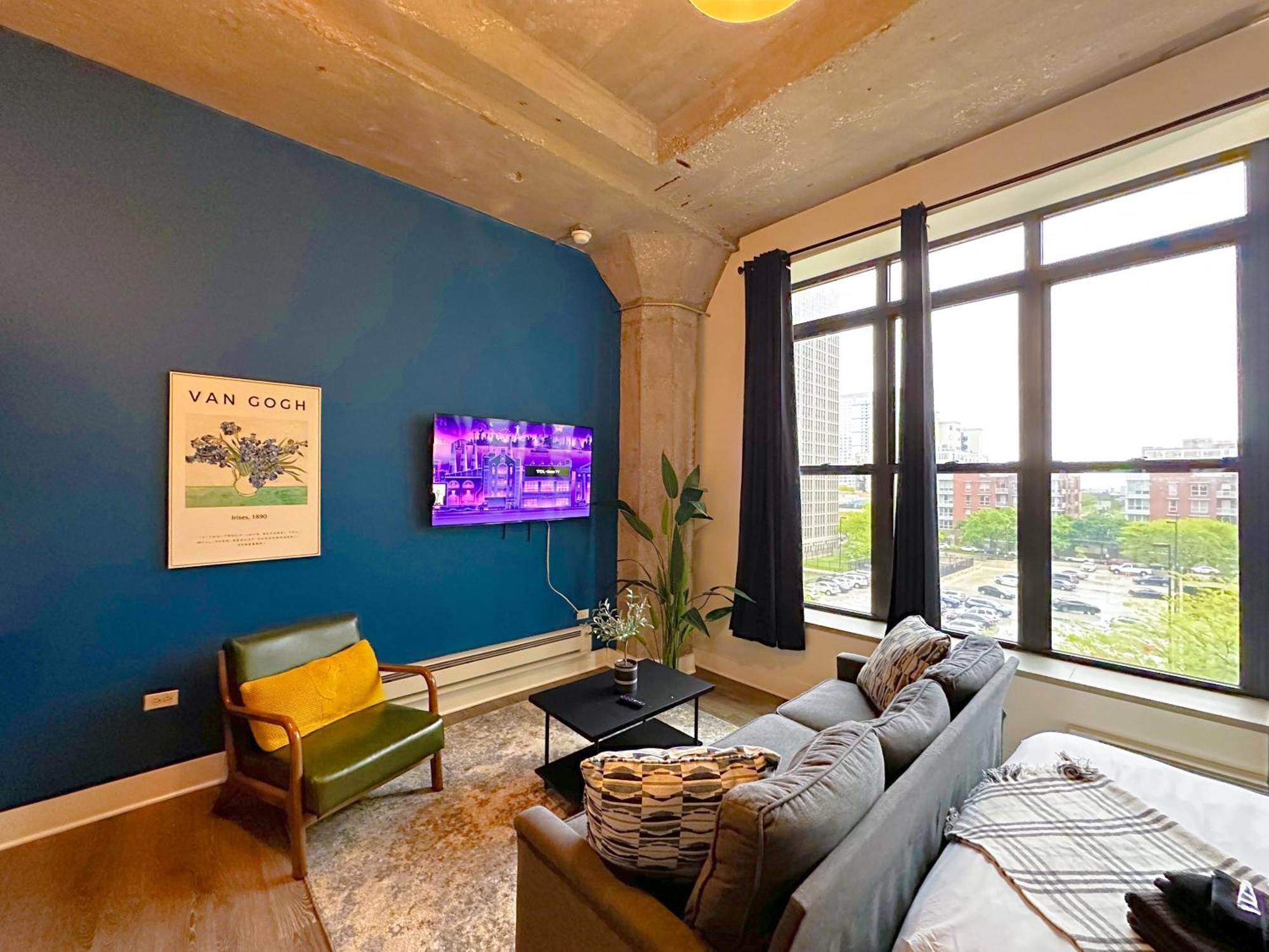 Elegant South Loop With Optional Parking And Gym Access Walk To Mccormick Place & Field Museum Apartment *