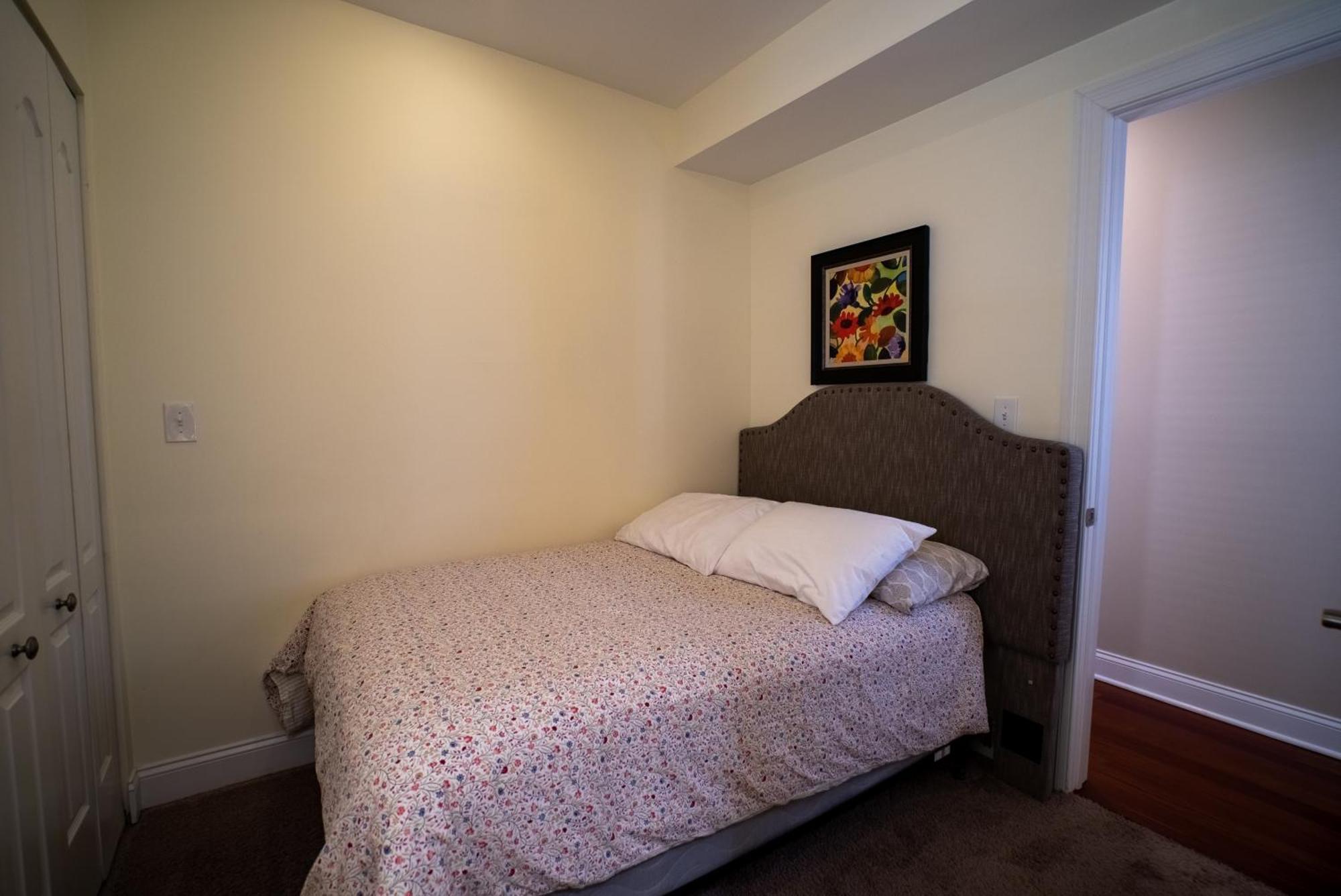 Roscoe Village Apartment Chicago