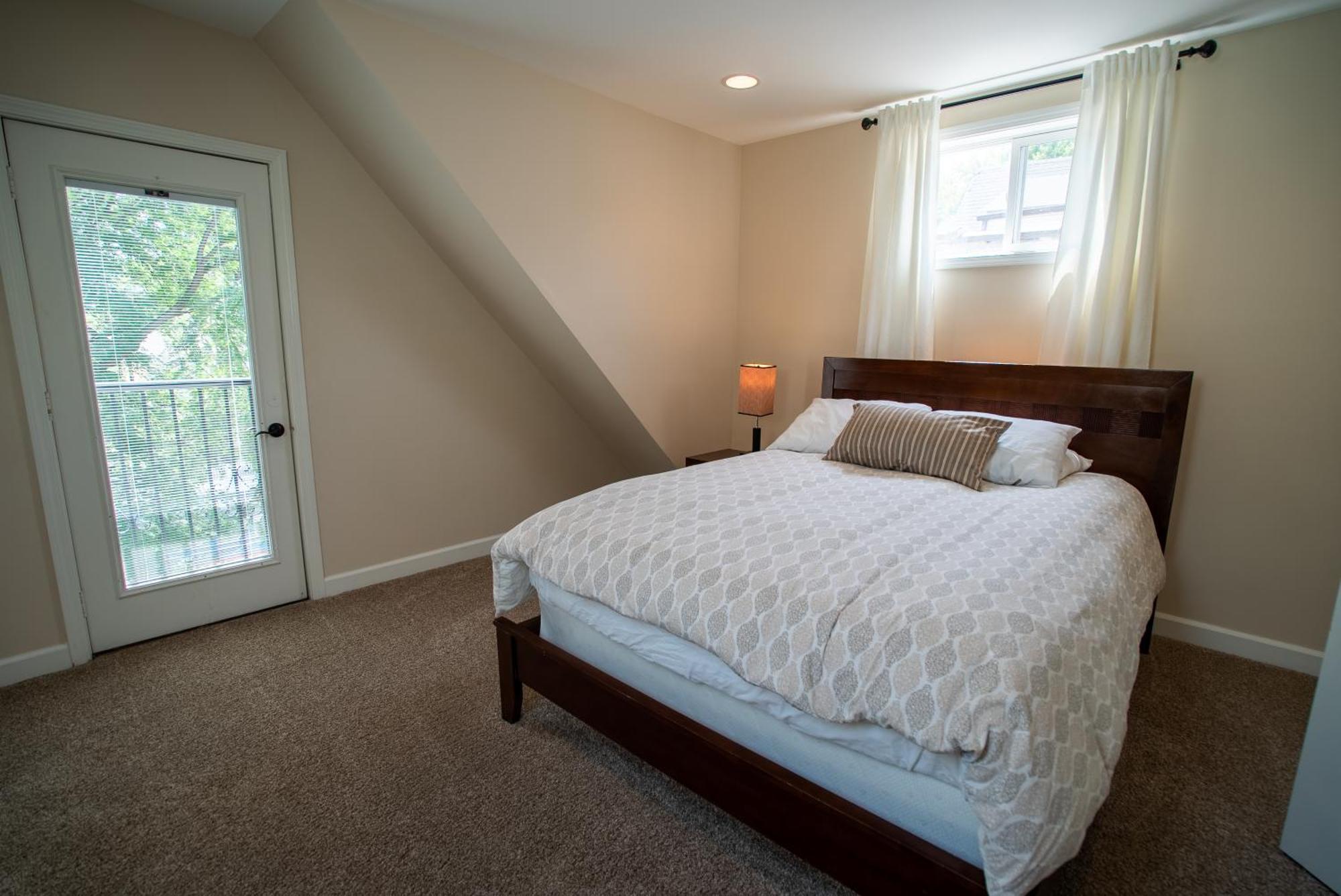 Roscoe Village Apartment *