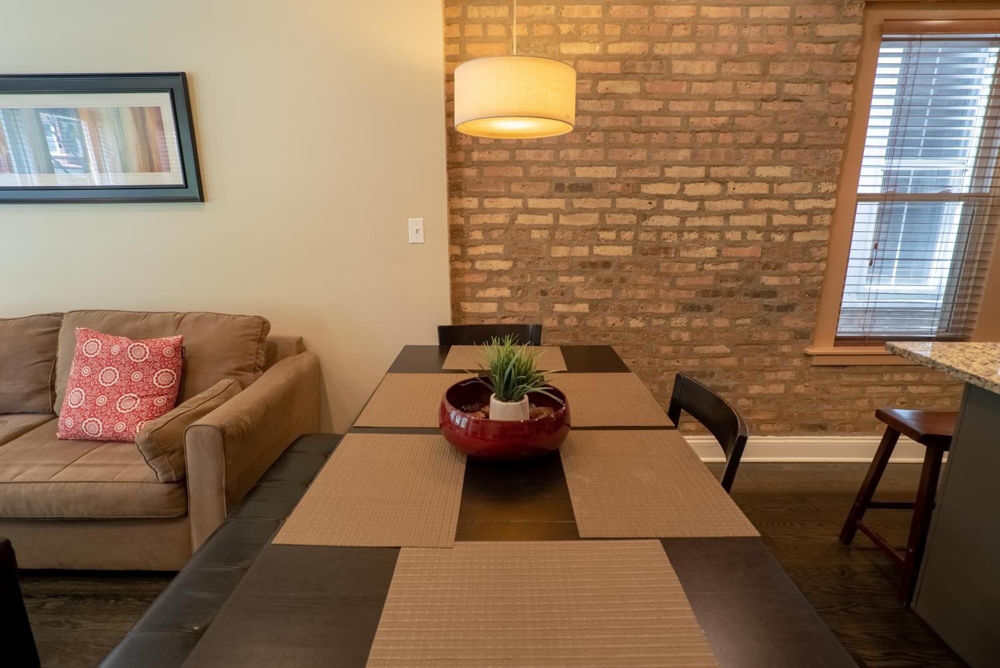Roscoe Village Apartment Chicago