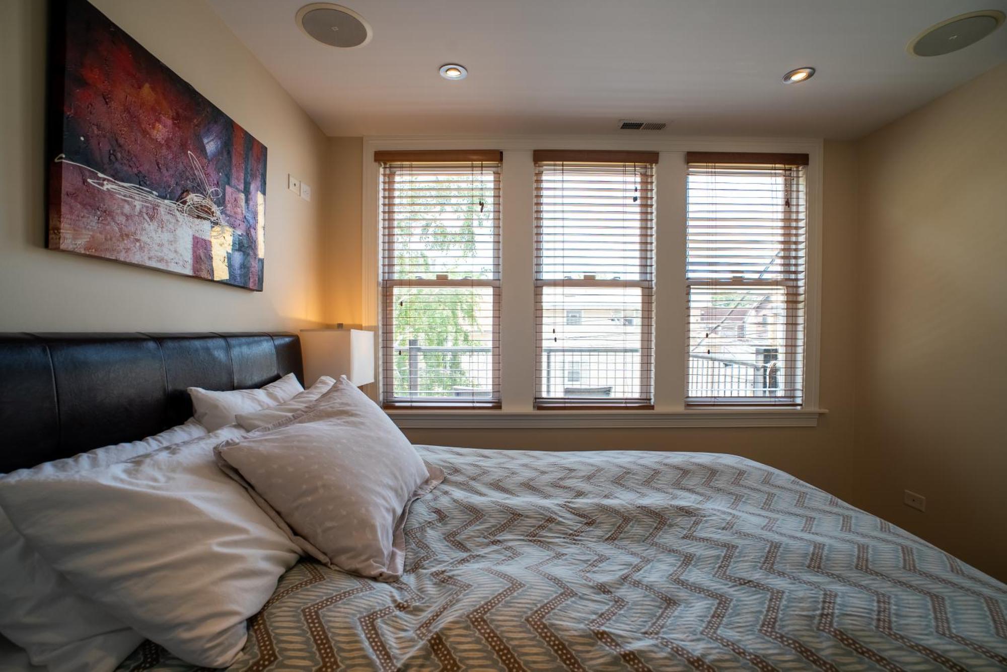 Roscoe Village Apartment Chicago