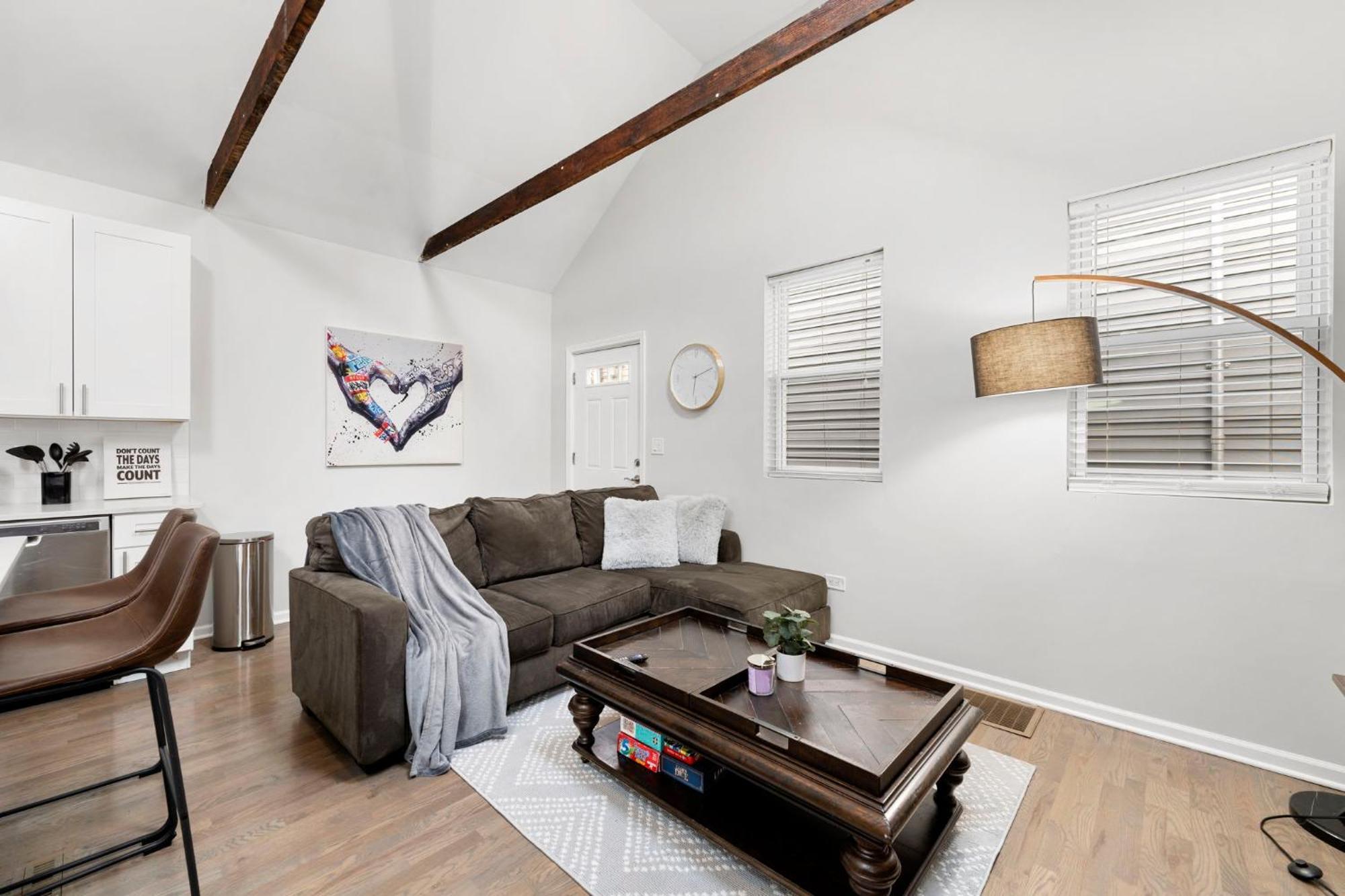 Treasure 4 Bed Getaway Holiday home Chicago