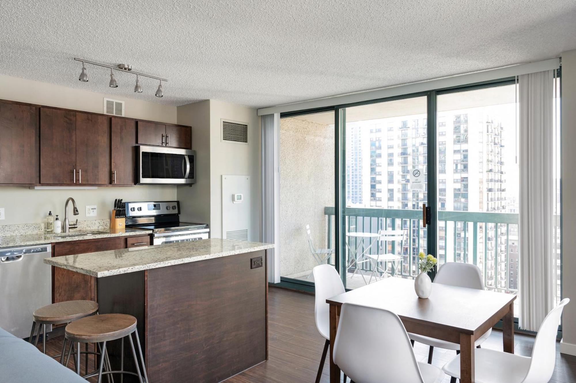 Kasa Magnificent Mile Hotel 4*