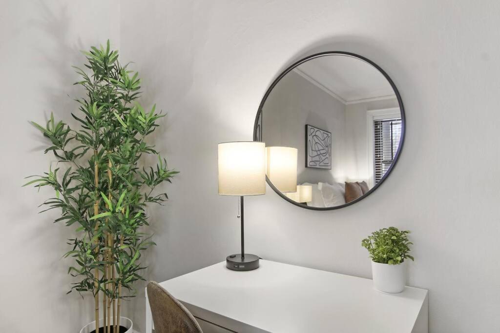 Comfortable Minimalist - Dorchester 203 Apartment *