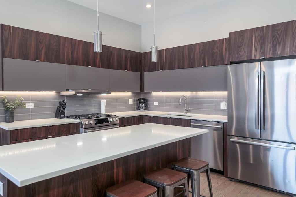 Breathtaking Chi Unit In River North With Rooftop Deck - Penthouse A - Sleeps 11 *