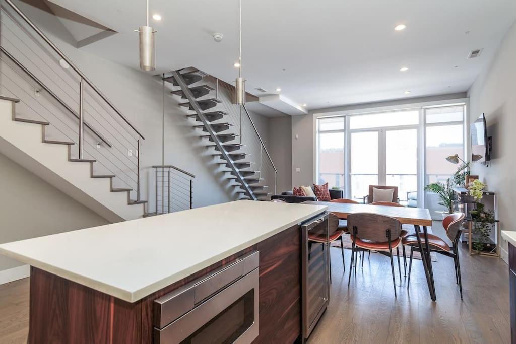 Breathtaking Chi Unit In River North With Rooftop Deck - Penthouse A - Sleeps 11 Apartment Chicago