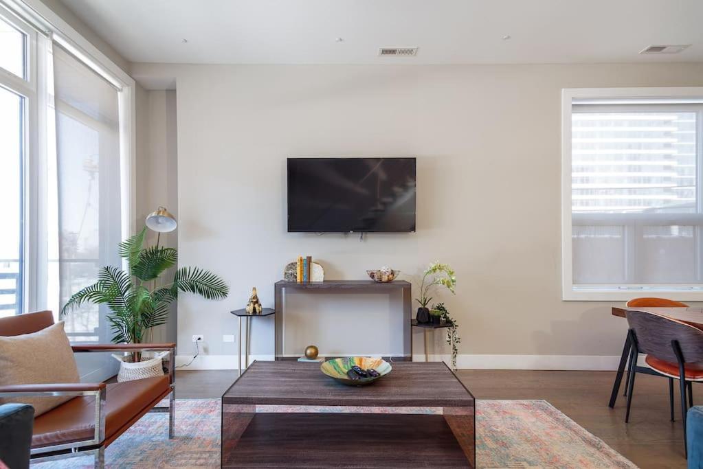 Breathtaking Chi Unit In River North With Rooftop Deck - Penthouse A - Sleeps 11 *