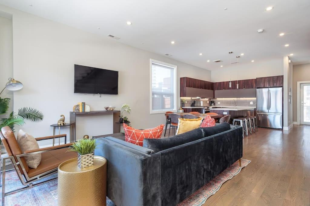 Breathtaking Chi Unit In River North With Rooftop Deck - Penthouse A - Sleeps 11