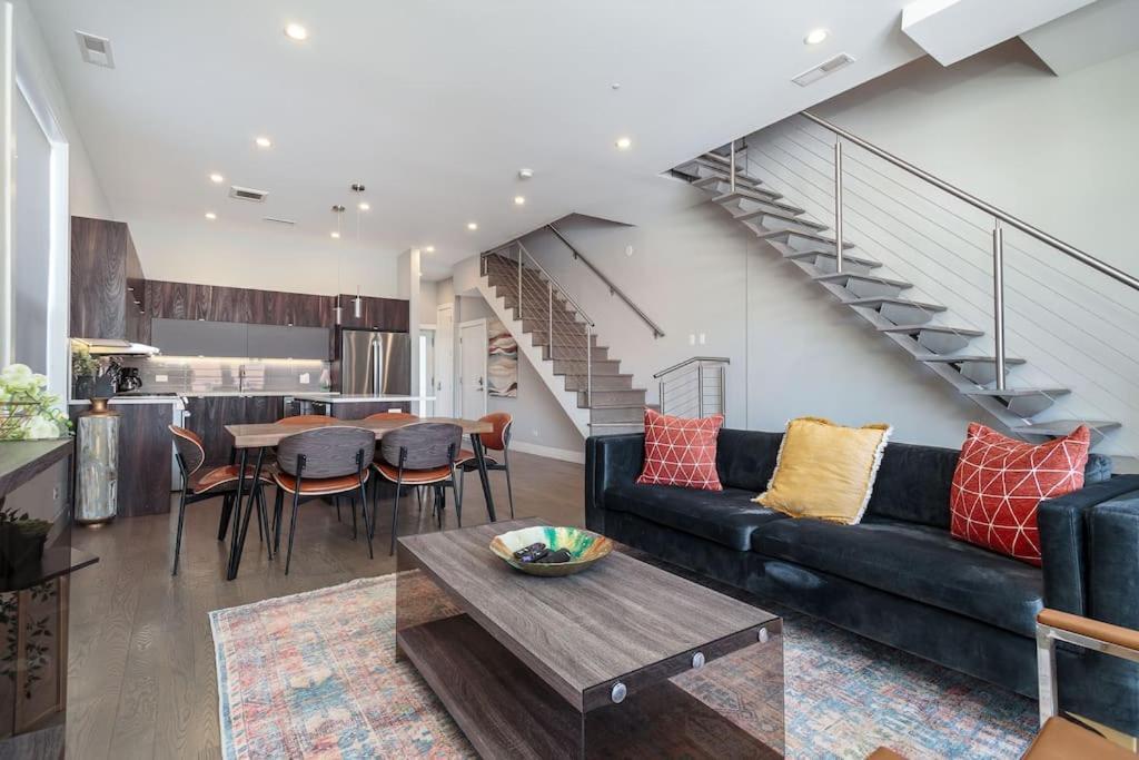 Breathtaking Chi Unit In River North With Rooftop Deck - Penthouse A - Sleeps 11 Chicago