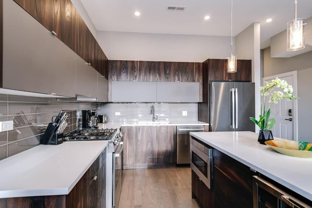 Breathtaking Chi Unit In River North With Rooftop Deck - Penthouse A - Sleeps 11 Apartment