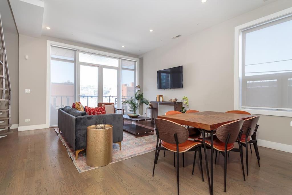 Breathtaking Chi Unit In River North With Rooftop Deck - Penthouse A - Sleeps 11 * Chicago