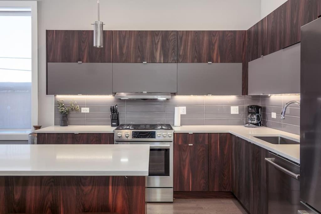 Breathtaking Chi Unit In River North With Rooftop Deck - Penthouse A - Sleeps 11 Apartment
