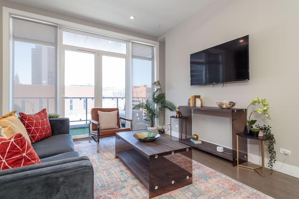 Breathtaking Chi Unit In River North With Rooftop Deck - Penthouse A - Sleeps 11