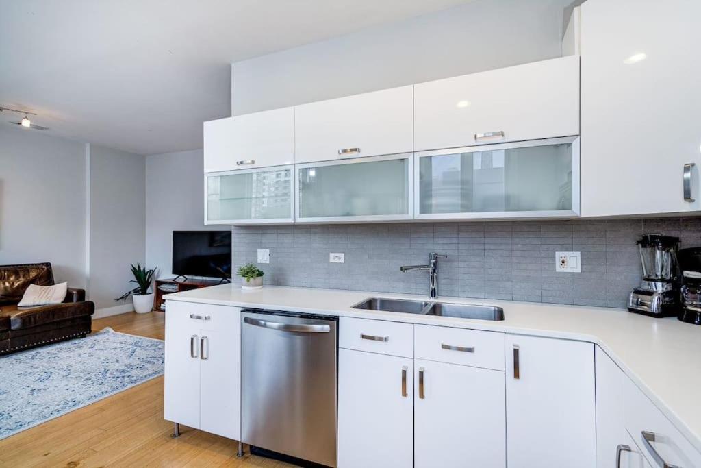 Cozy Beautiful Downtown Unit Chi In Prime River North Location Near Mag Mile - 1 Apartment Chicago