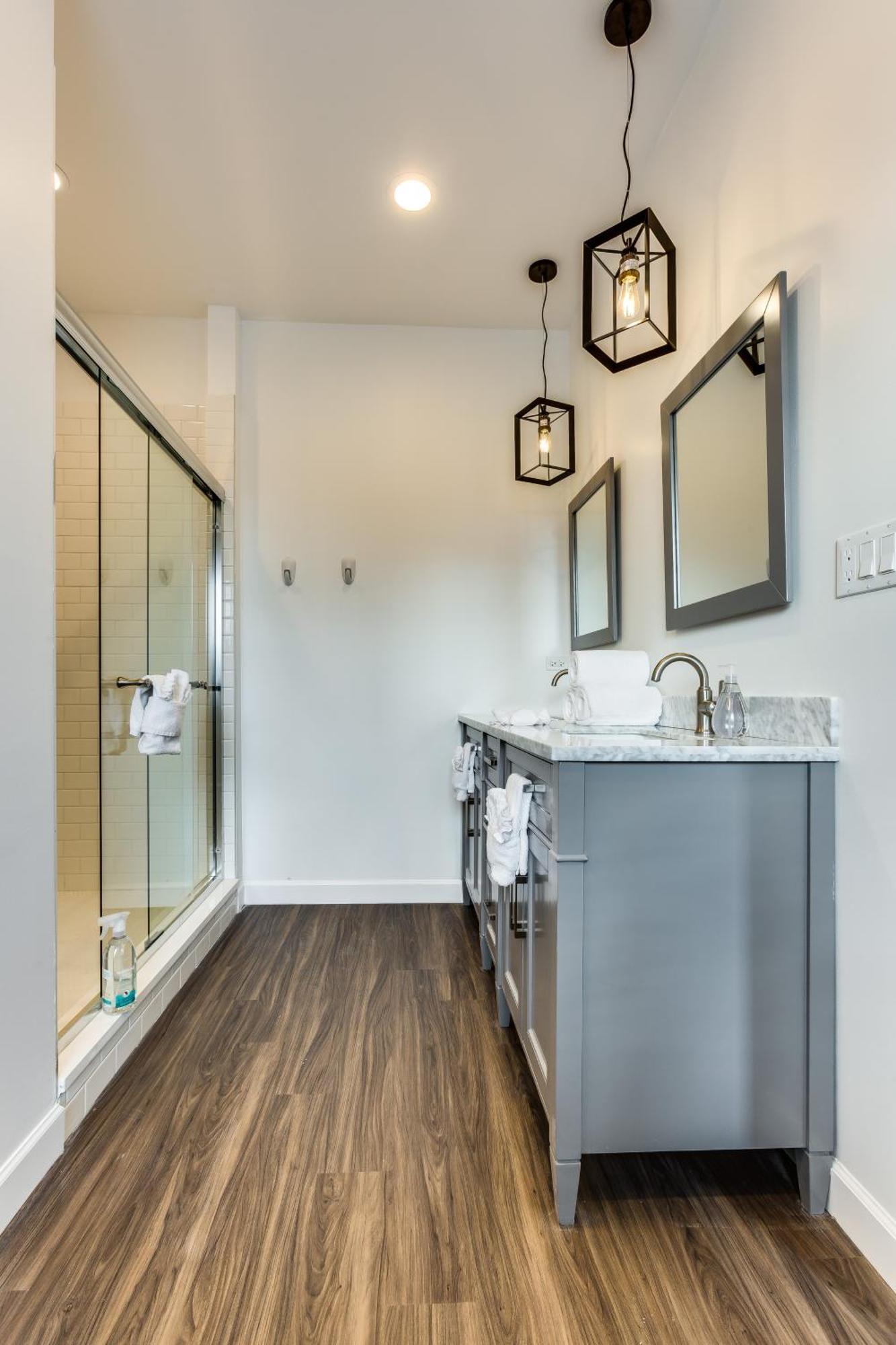 Pet Friendly And For 7! Large Common Areas To Converse And Connect Apts