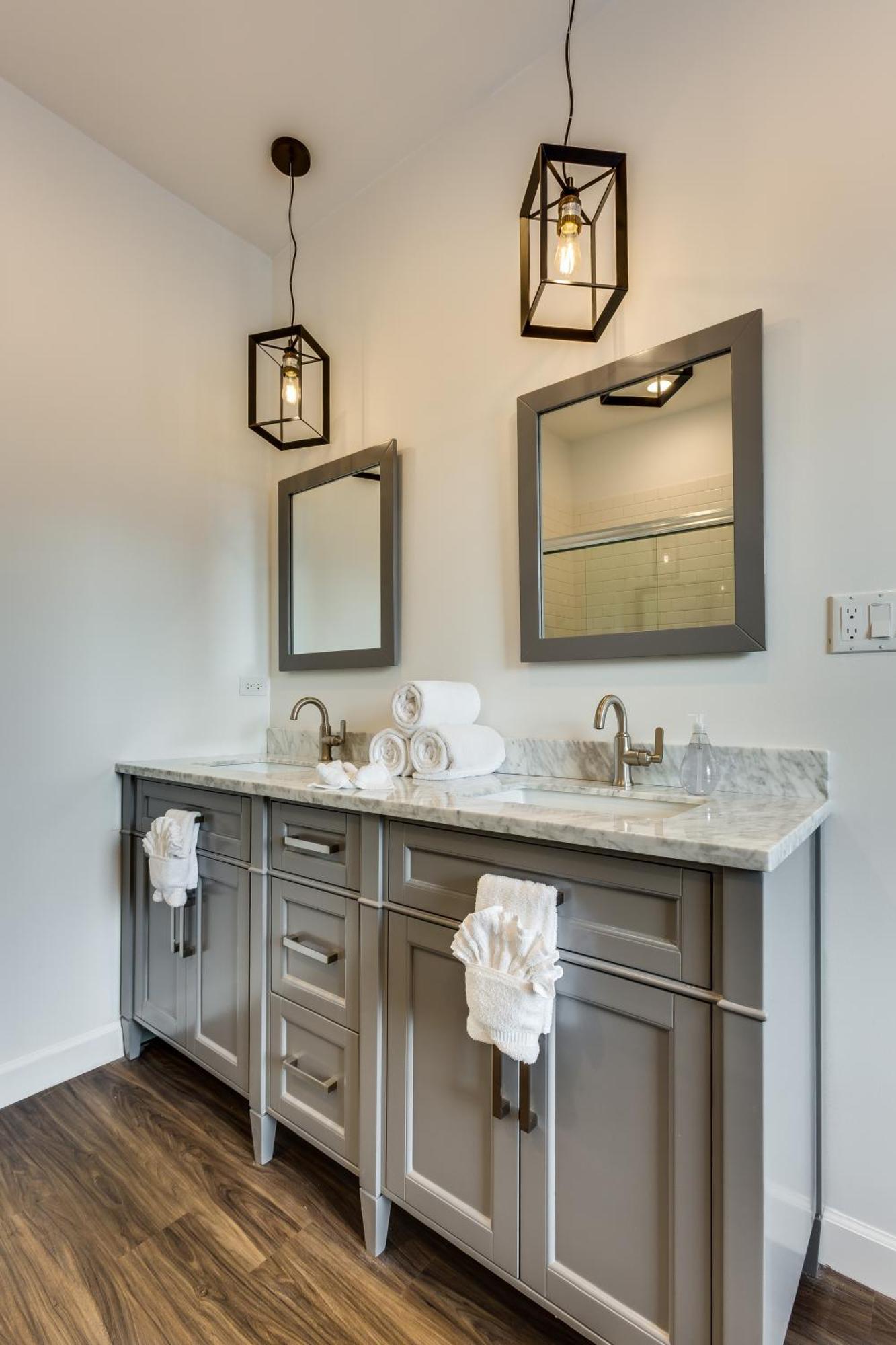 Pet Friendly And For 7! Large Common Areas To Converse And Connect Apts Chicago