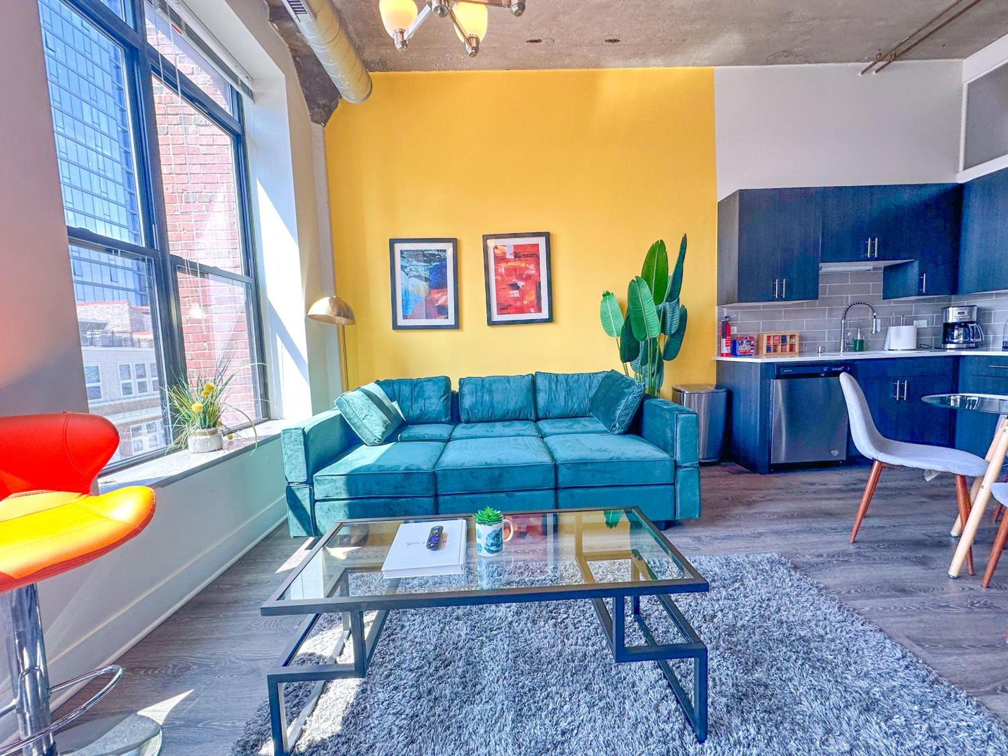 Spacious South Loop 2br Near Mccormick Place, Soldier Field & Downtown