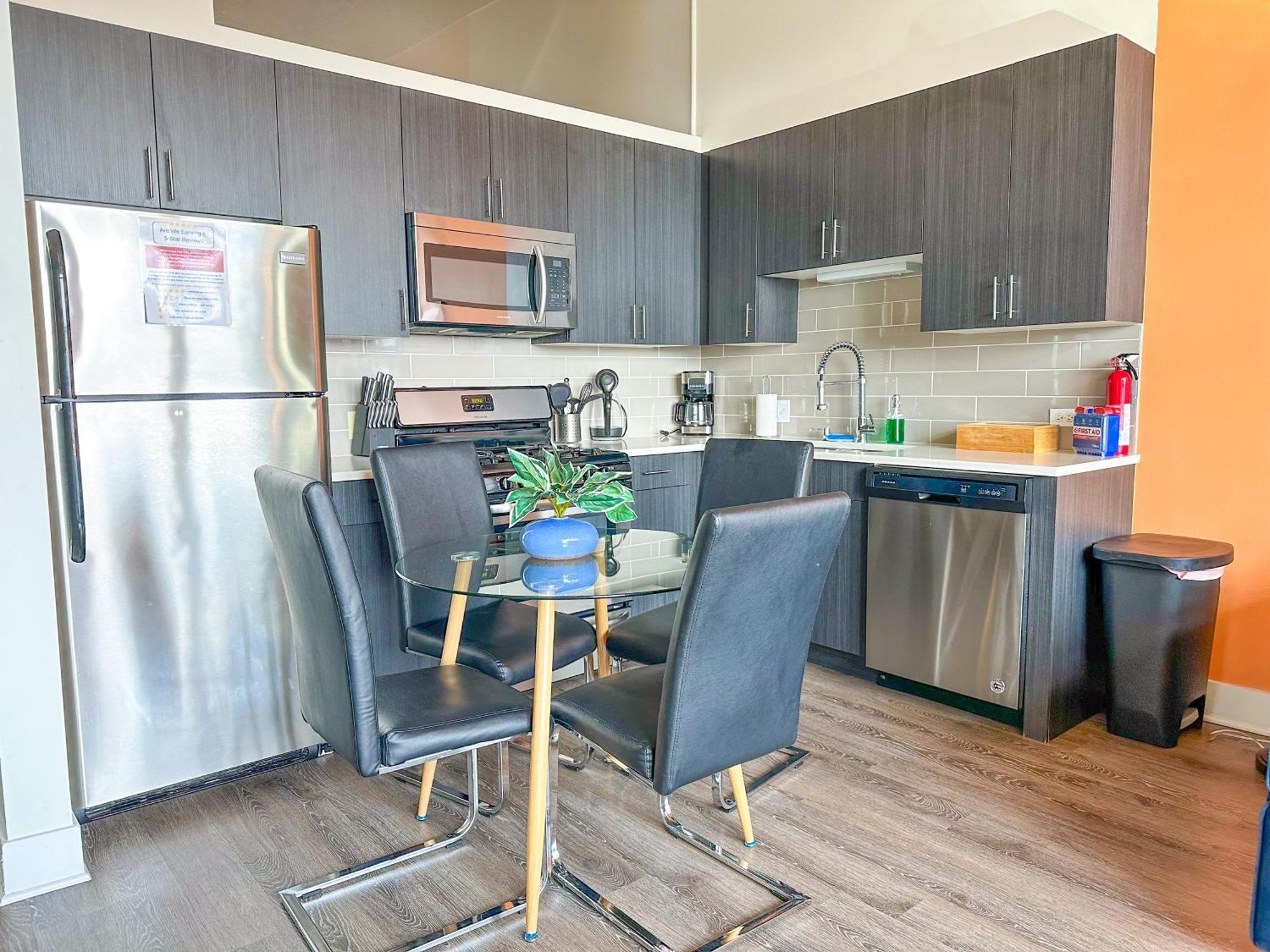 Cozy 2br South Loop With Optional Parking And Gym Near Mccormick Place, Public Transit & Hotspots