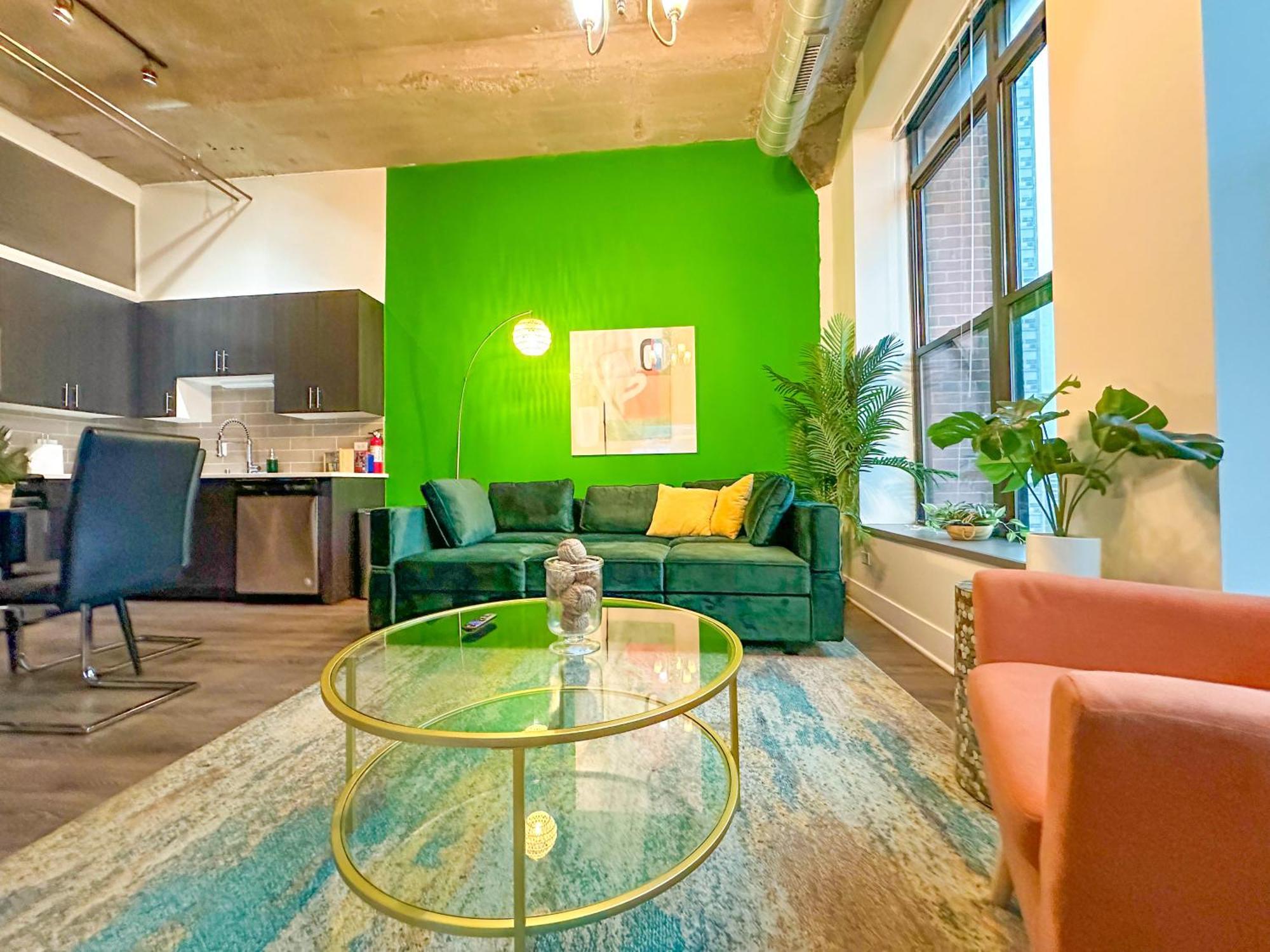 Cozy 2br With Optional Parking And Gym Access Near Field Museum, Lakefront & Mccormick Place *