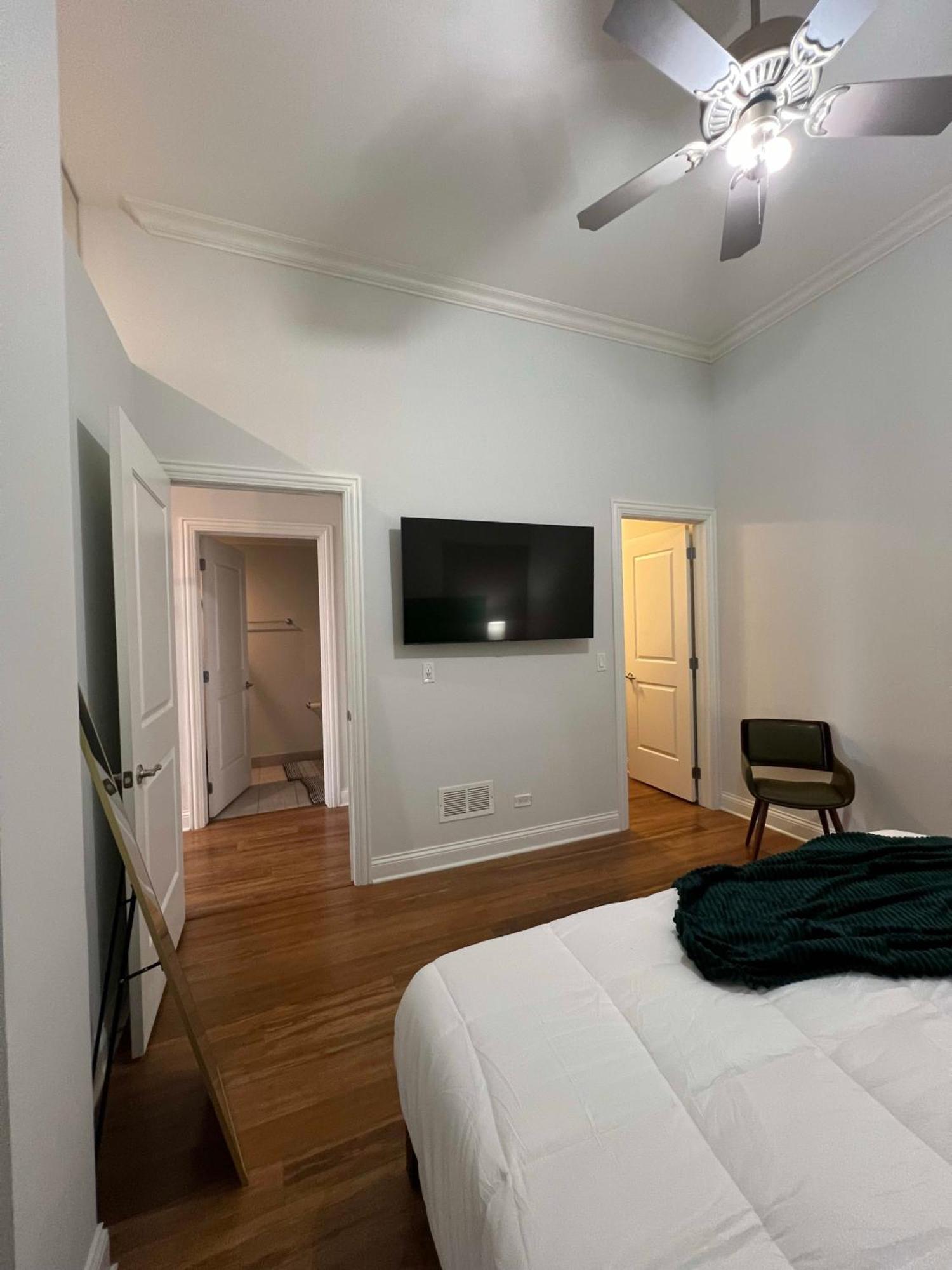 Chic 1 Bedroom W Parking
