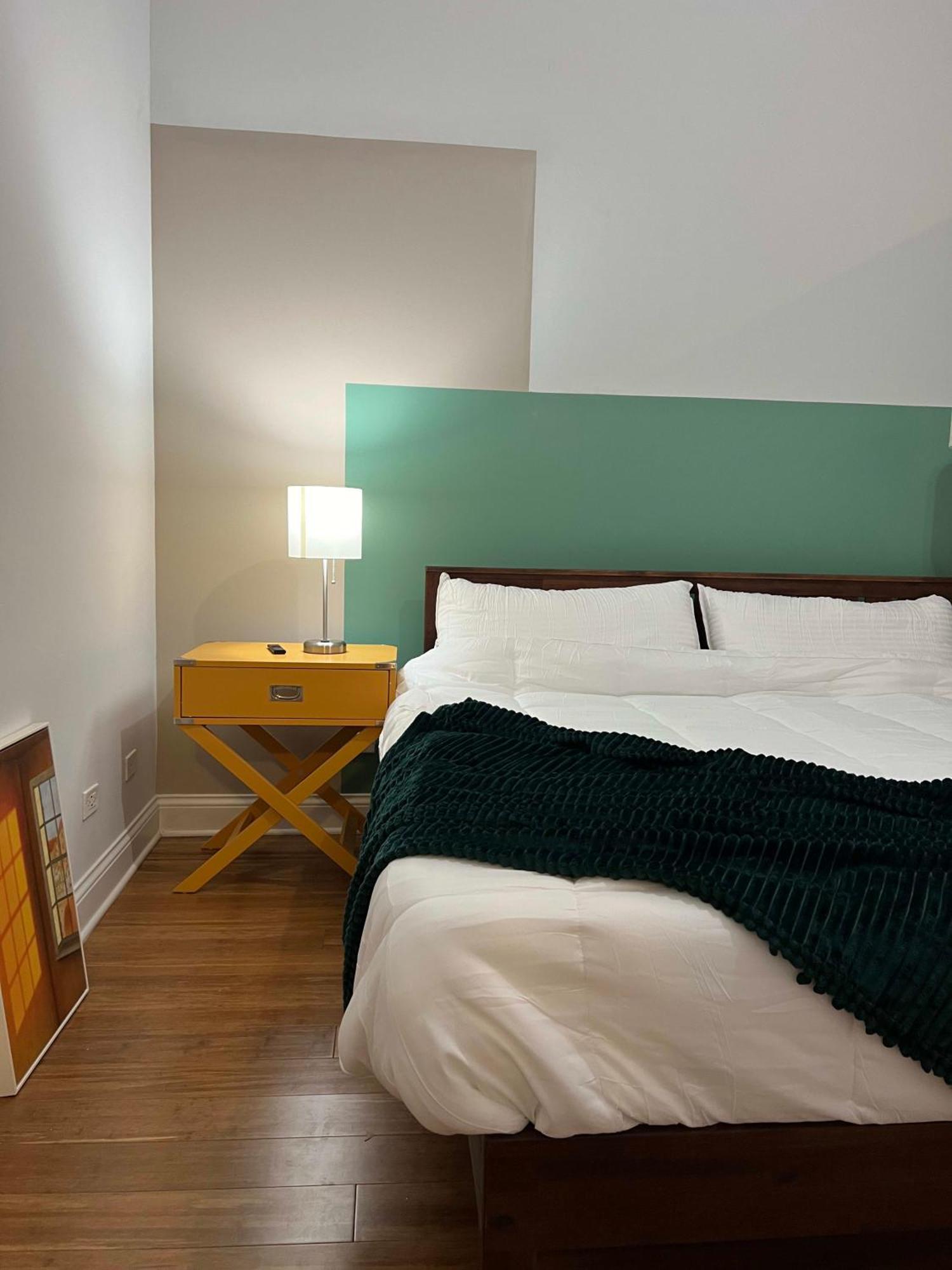 Chic 1 Bedroom W Parking Apartment