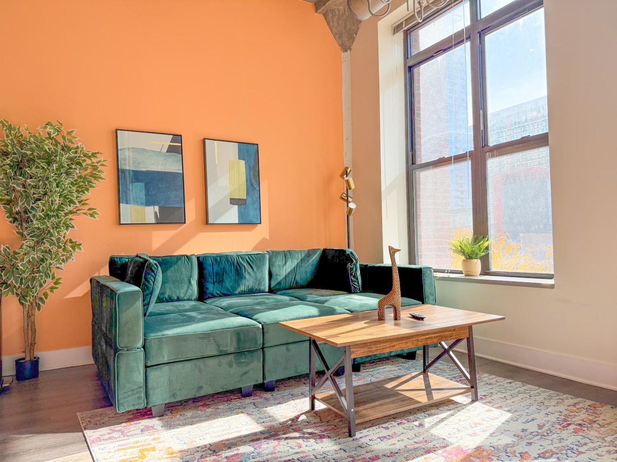 Apartment 2br Retreat With Optional Parking And Gym Access Near Mccormick Place And Soldier Field Chicago