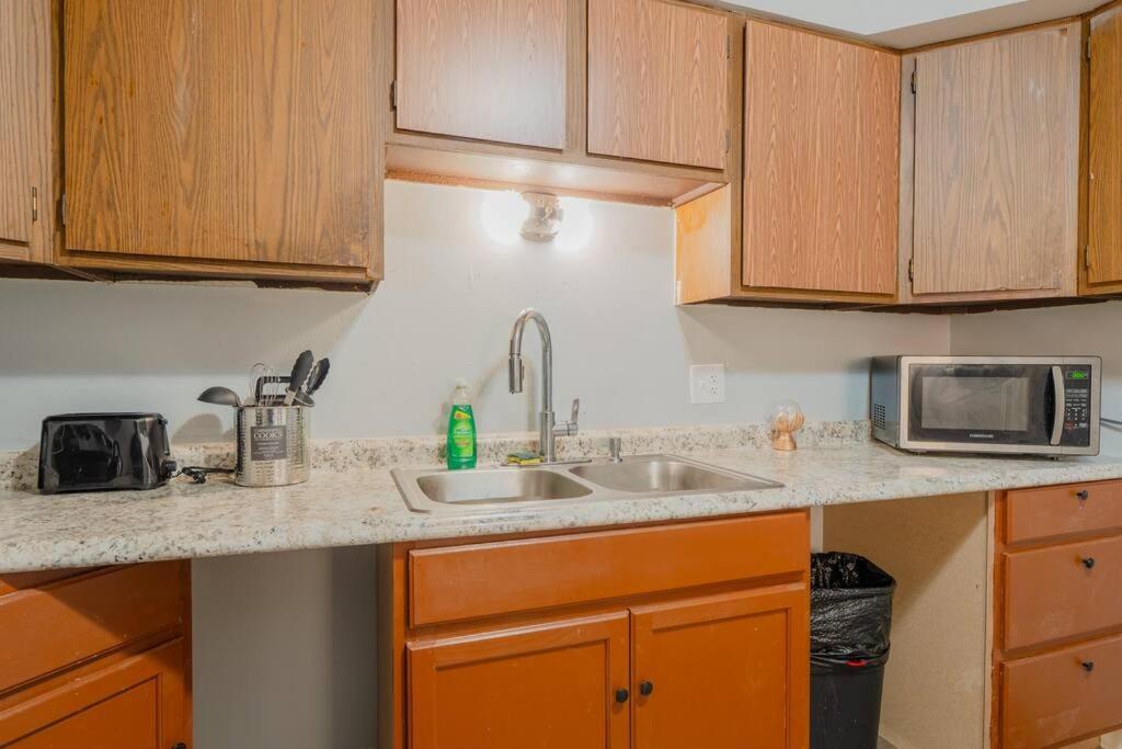 1br Gem In Prime, Vibrant Location Walk To Dining Apartment Chicago