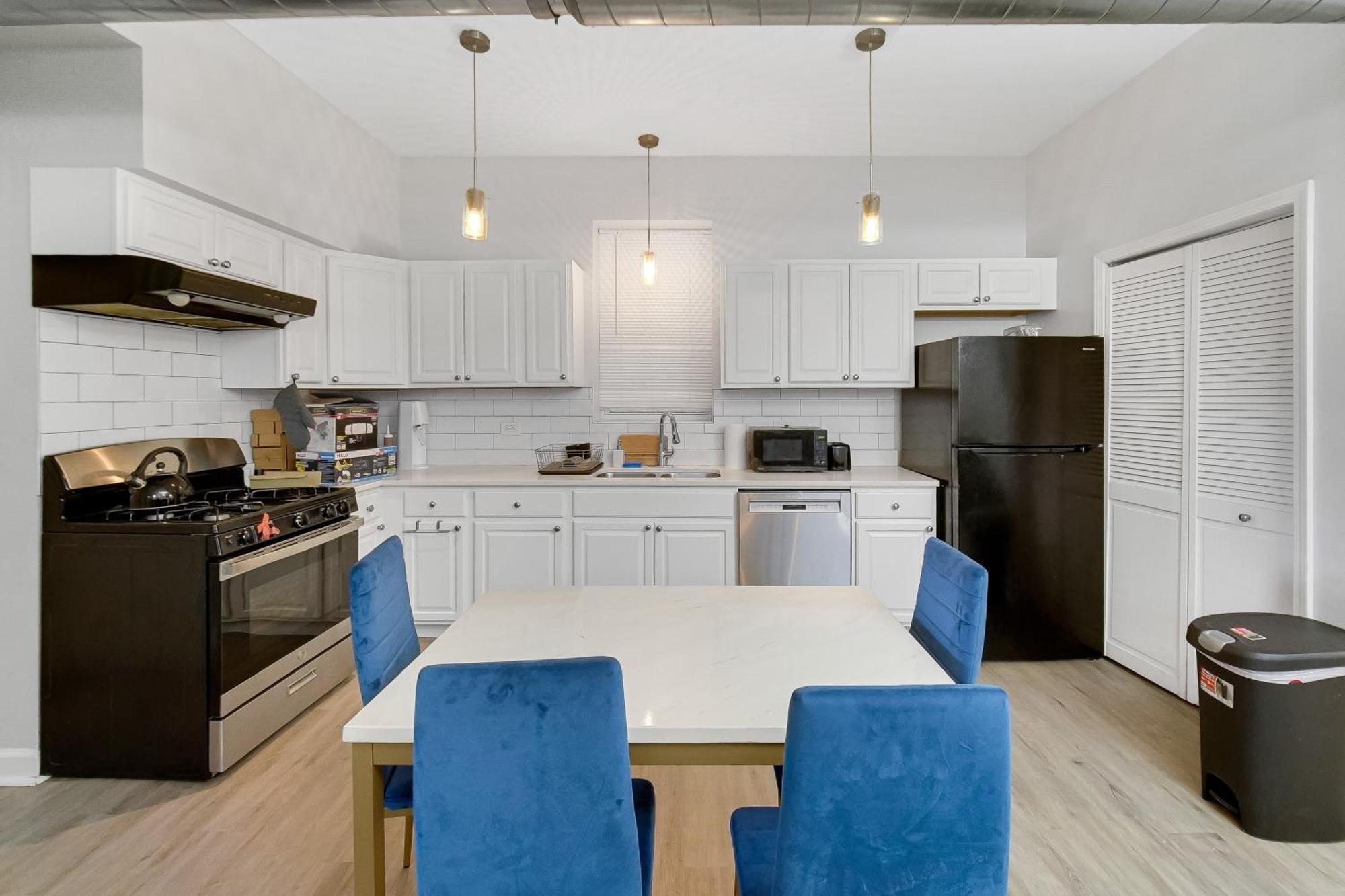 Heart Of 4 Bedroom Apartment Chicago
