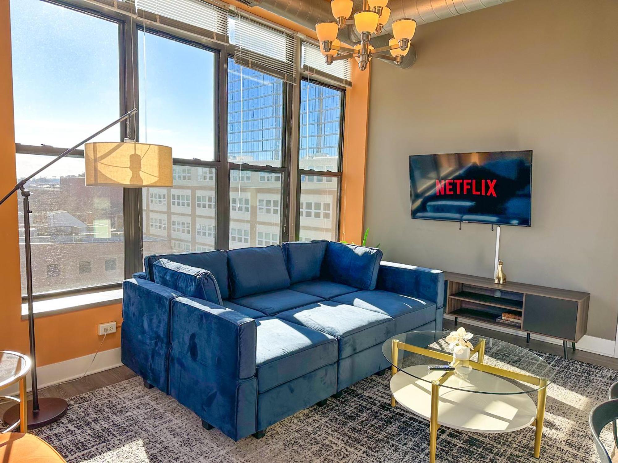 South Loop 2br Corner Unit With Natural Light, Optional Parking And Guest Access Near Downtown And Mccormick Place