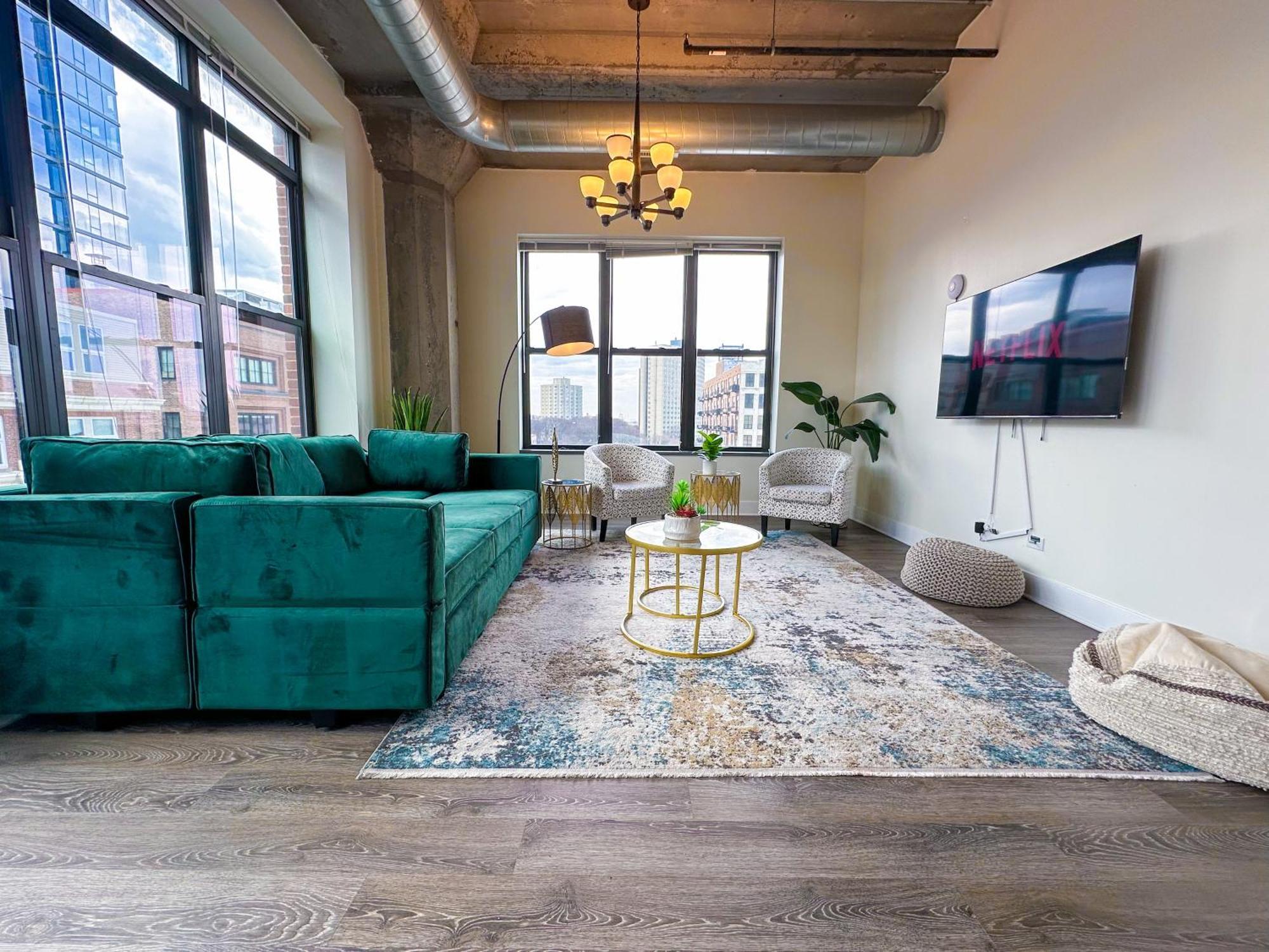 Mccormick Place Spacious 3br Family Heaven With Optional Parking Sleeps 10 Guests Near Soldier Field And Field Museum