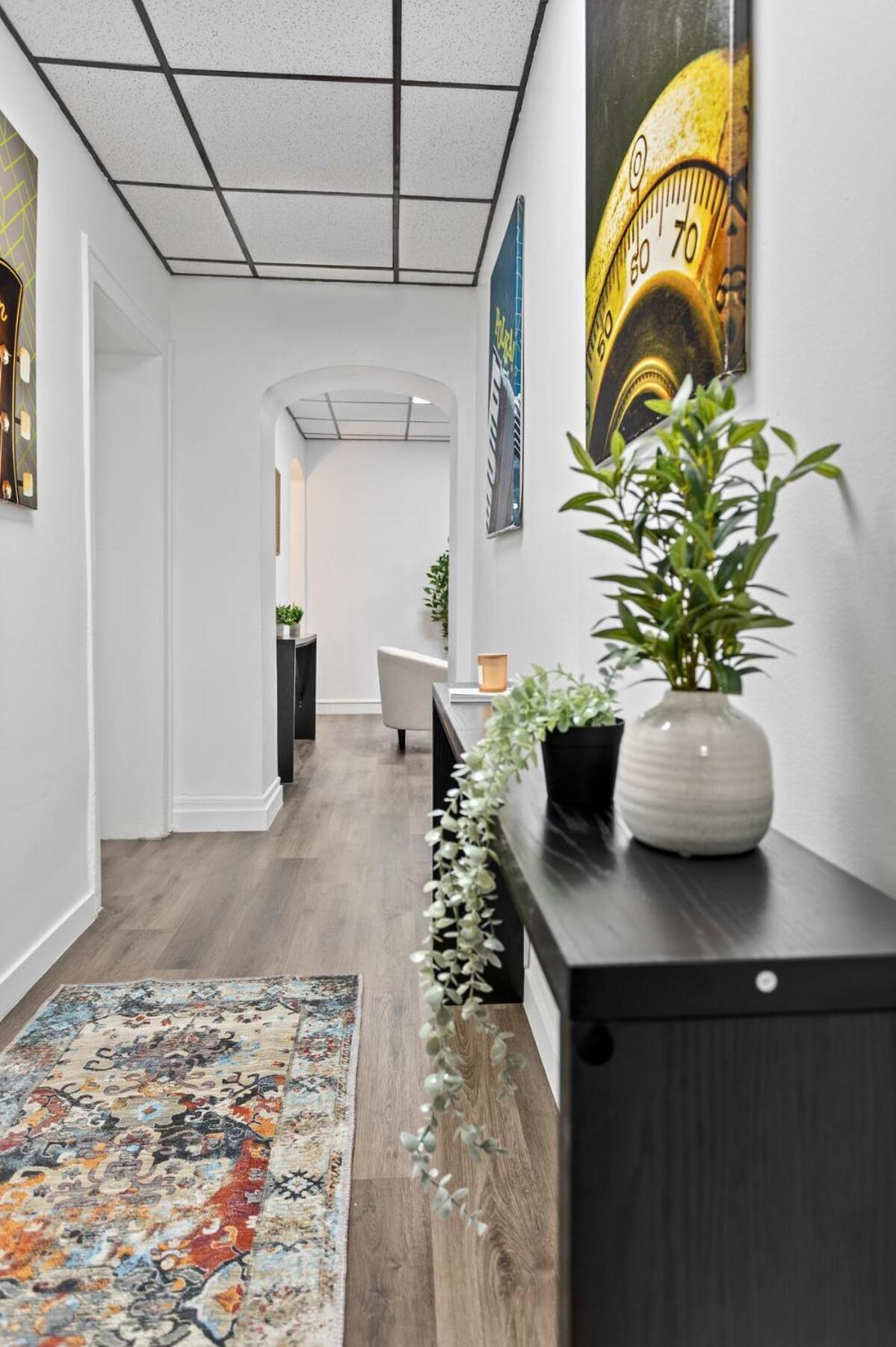Apartment Chic 2br Getaway Queen Beds Fast Wifi