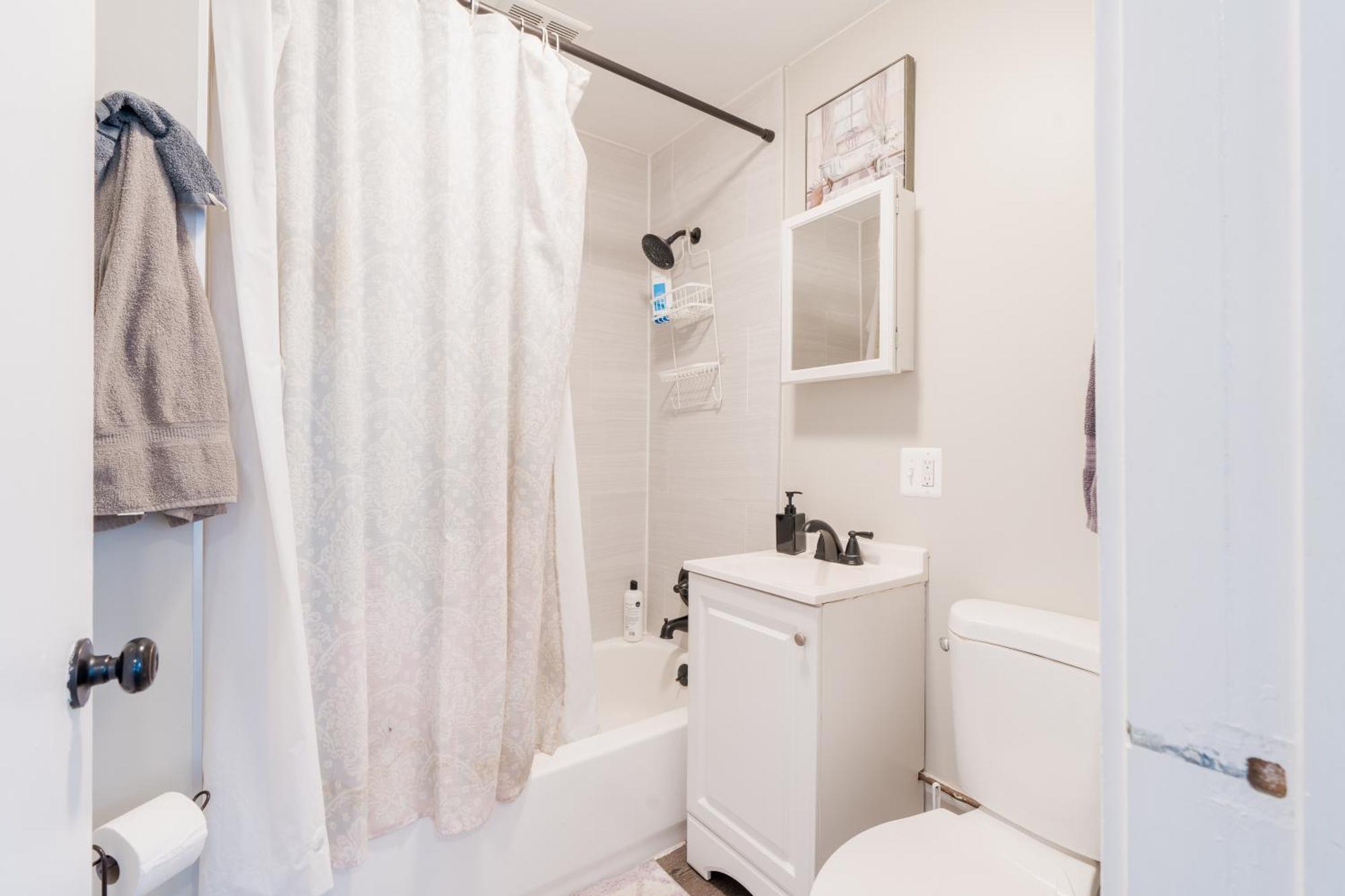 Bright & Modern 3br And 1ba In Logan Square Apartment Chicago