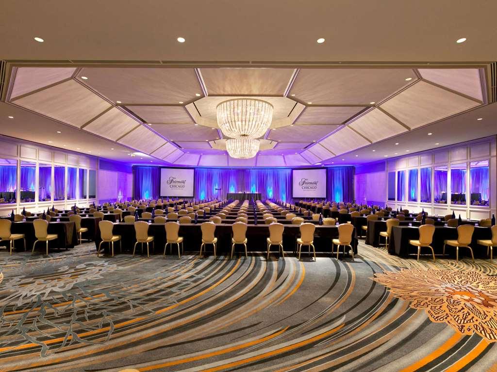 Fairmont Millennium Park 4*