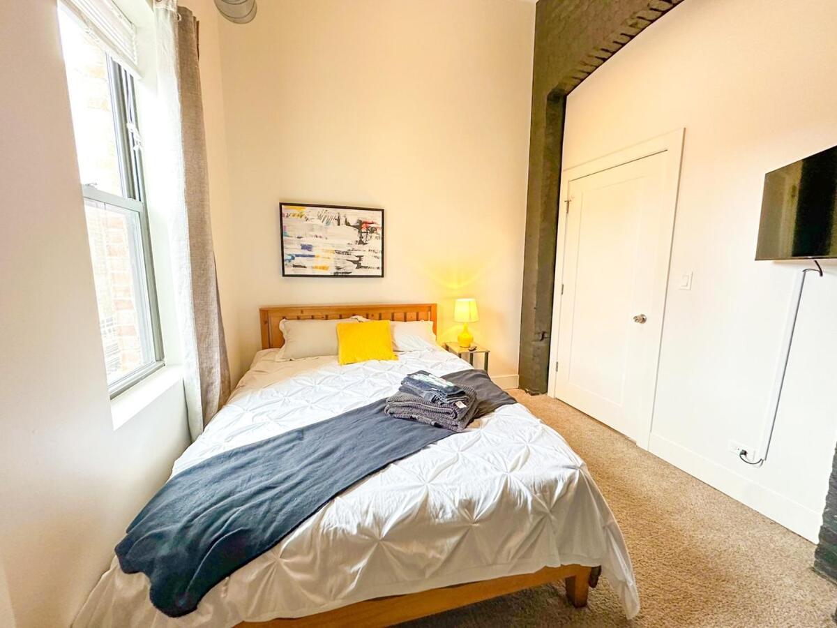 Spacious 3br In South Loop Near Mccormick Place, Soldier Field And Front Chicago