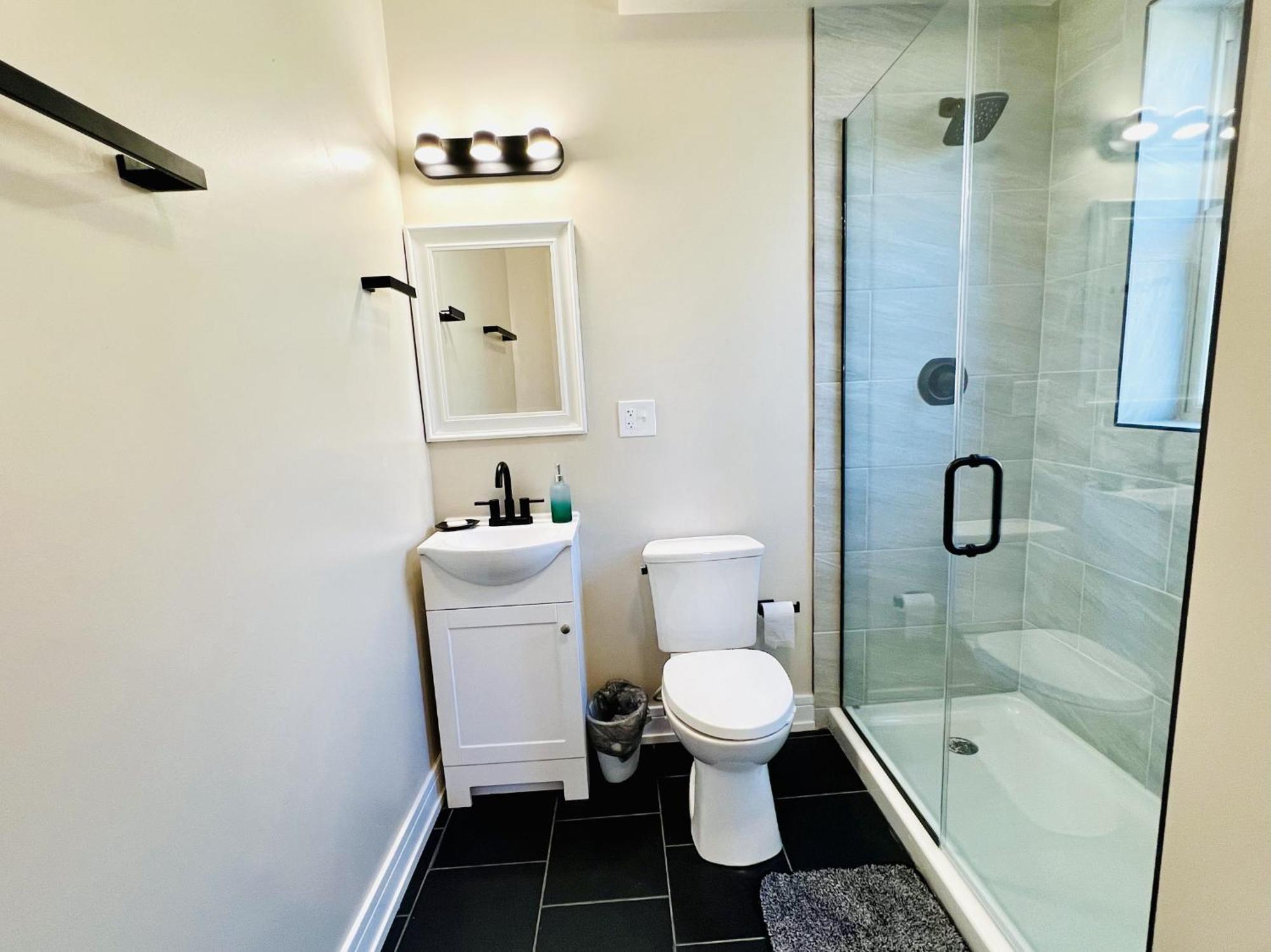 Apartment Harmony Near The Lake, Modern 3 Bed 2 Bath Chicago