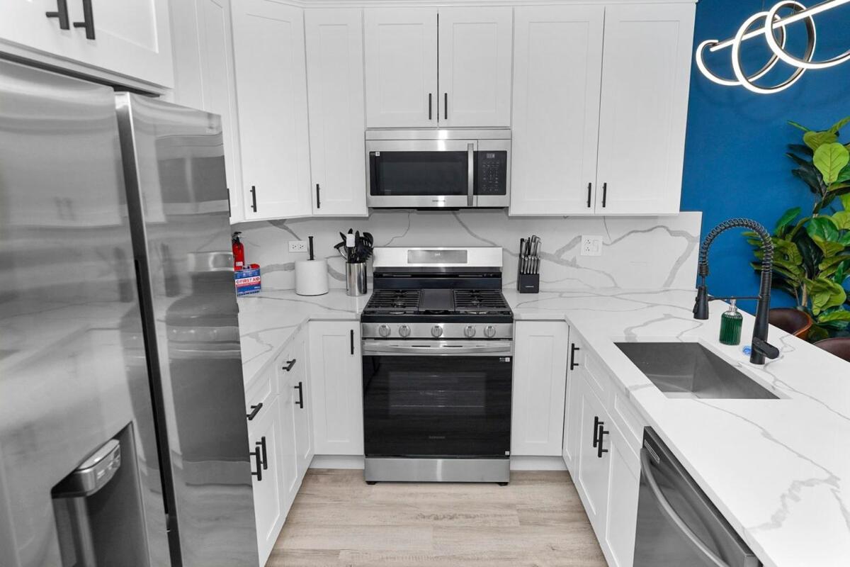 Stylish Cozy 3br Retreat With Free Parking Near Pilsen Art Center, Douglas Park And Of Illinois Chicago