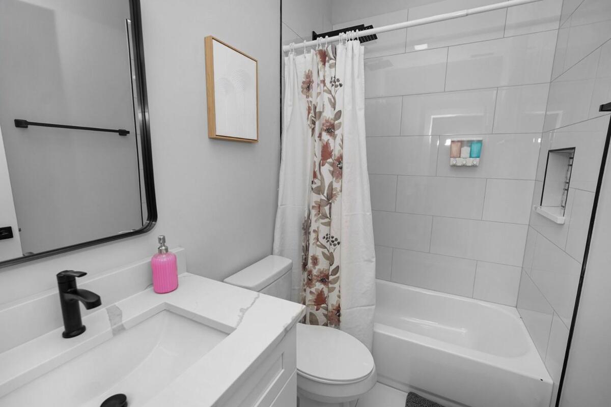 Stylish Cozy 3br Retreat With Free Parking Near Pilsen Art Center, Douglas Park And Of Illinois * Chicago