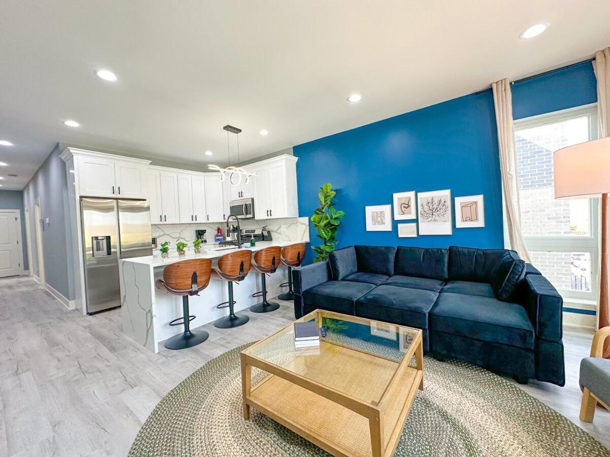 Stylish Cozy 3br Retreat With Free Parking Near Pilsen Art Center, Douglas Park And Of Illinois Chicago