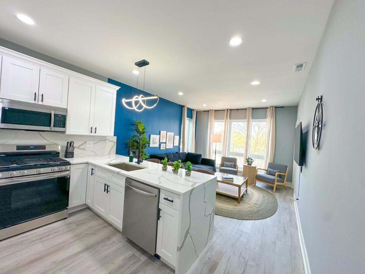 Stylish Cozy 3br Retreat With Free Parking Near Pilsen Art Center, Douglas Park And Of Illinois Apartment *