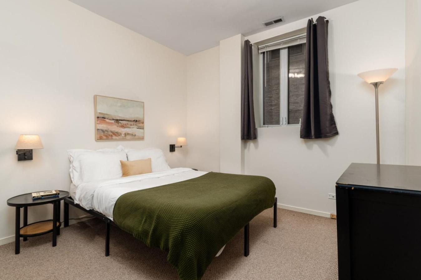 Wicker Park 2br Near Milwaukee Ave Apartment