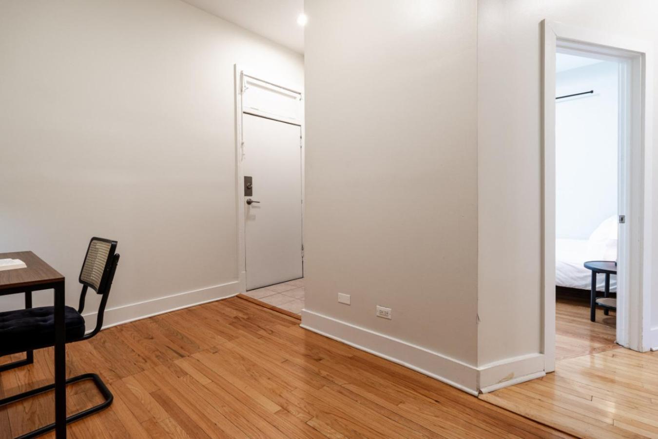 Spacious Apartment With Office And Courtyard Apartment Chicago