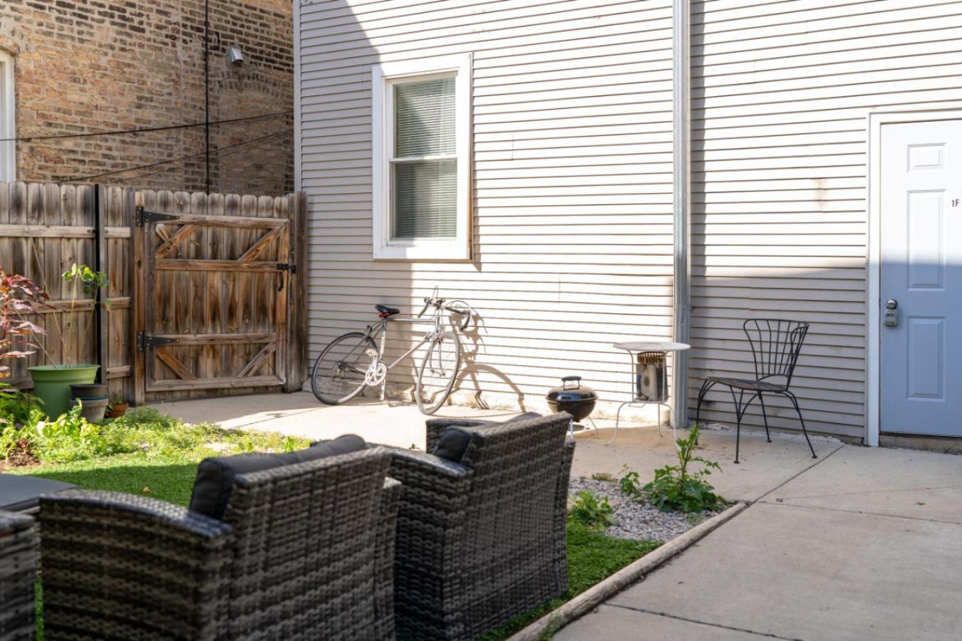 Spacious Apartment With Office And Courtyard * Chicago