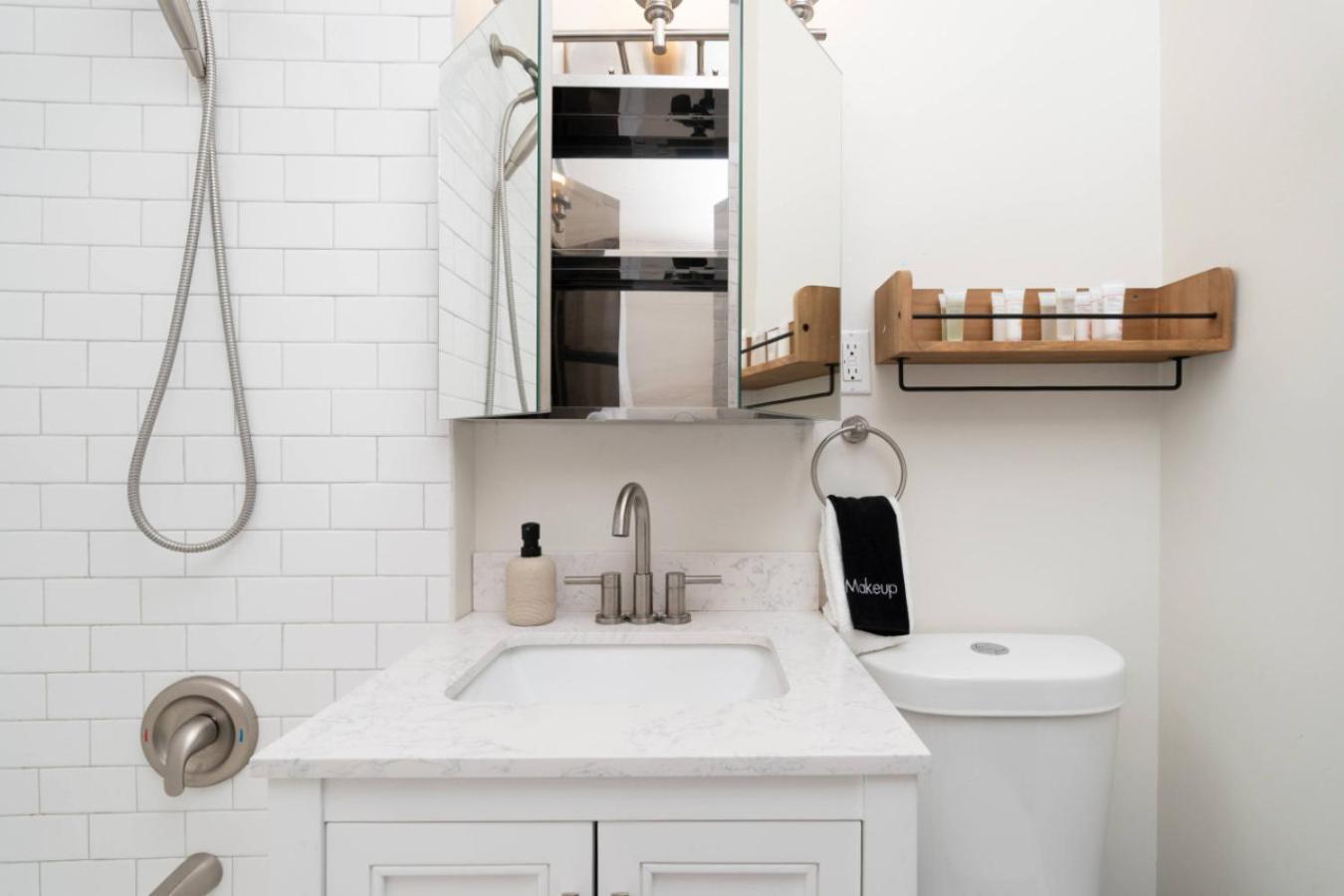 Charming Renovated Apartment In Ukrainian Village
