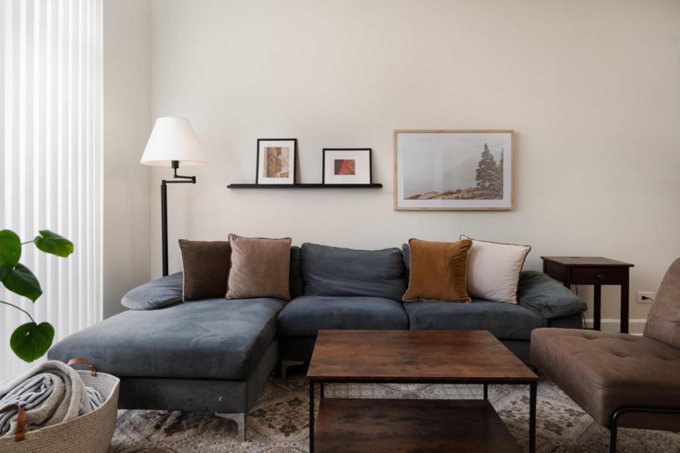 Charming Renovated Apartment In Ukrainian Village * Chicago