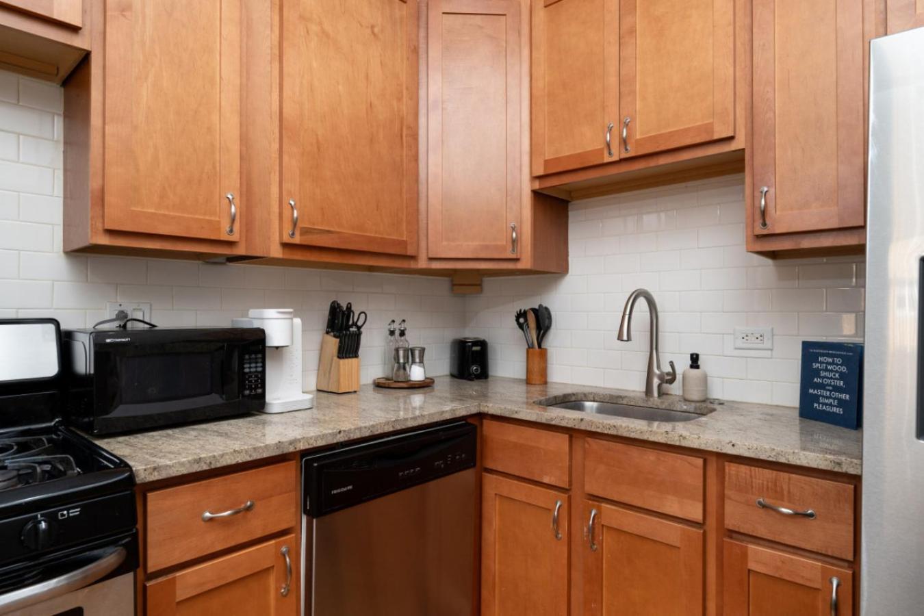 Charming Renovated Apartment In Ukrainian Village