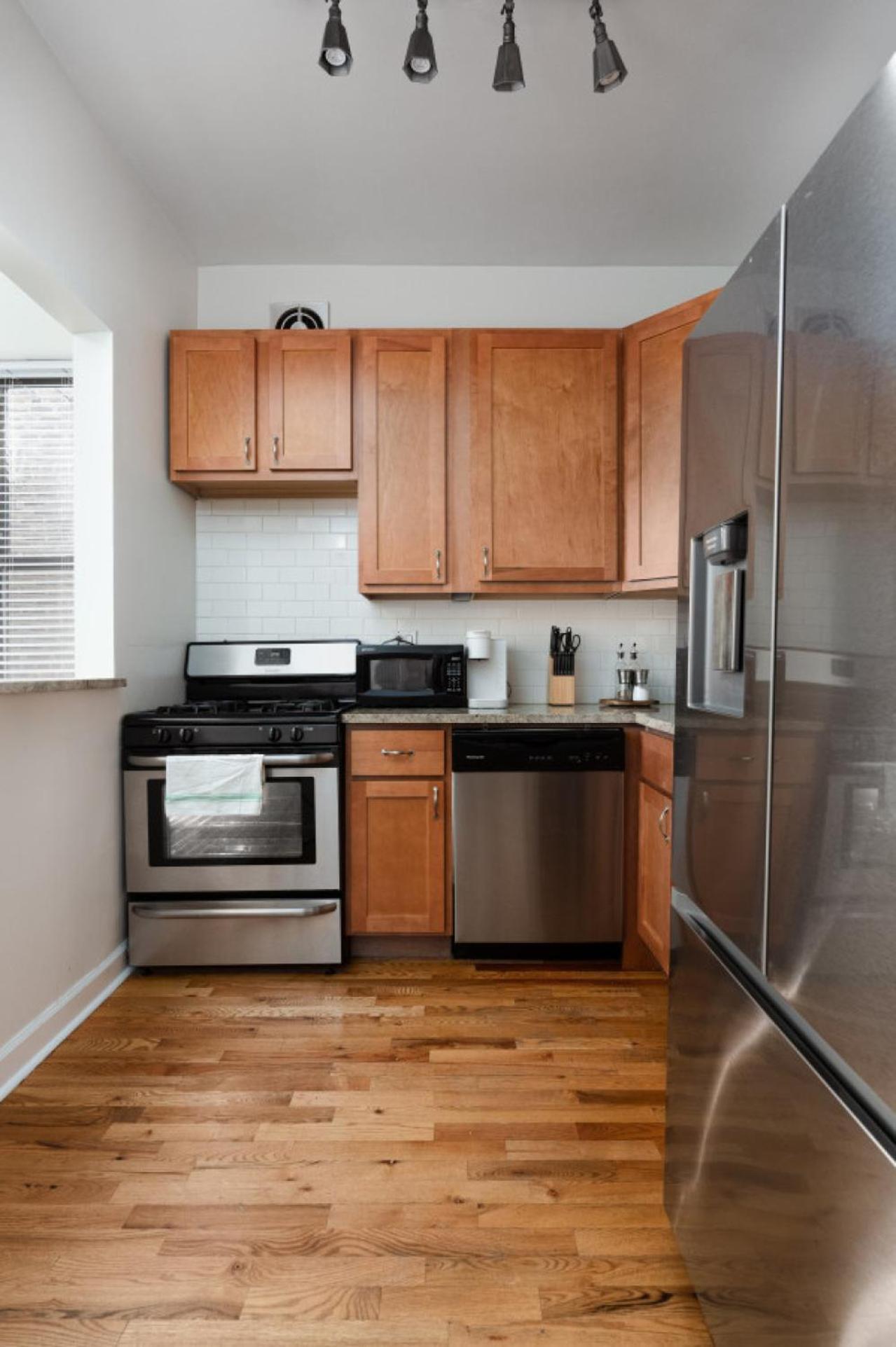 Charming Renovated Apartment In Ukrainian Village Chicago