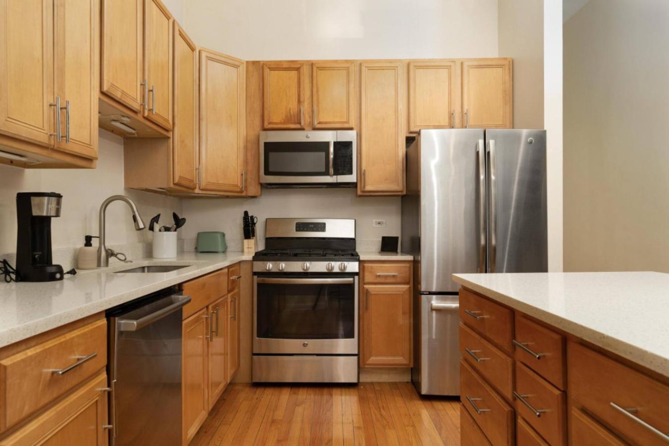 Spacious Apartment With Office And Courtyard * Chicago