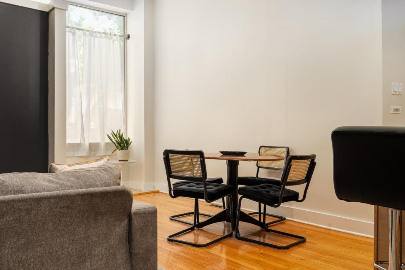 Apartment Spacious Apartment With Office And Courtyard *