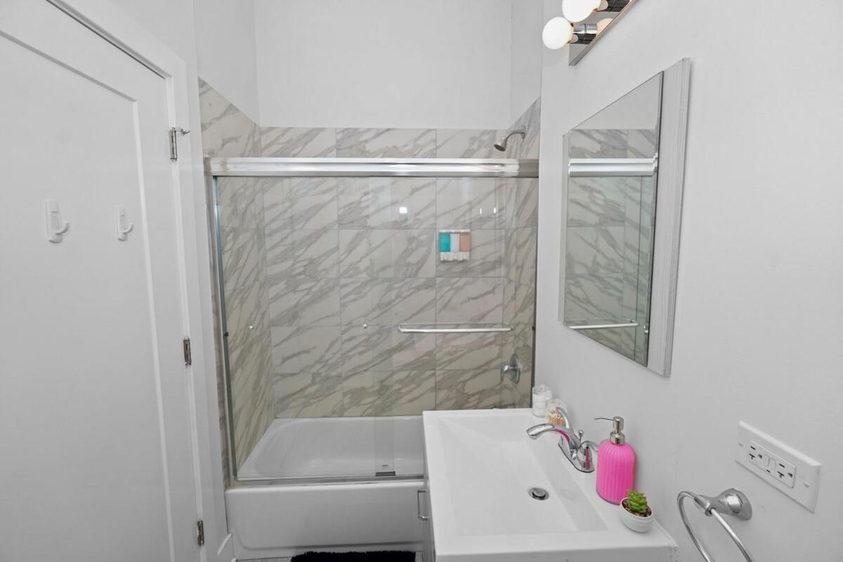 Modern 3br South Loop Near Mccormick Place & Soldier Field Walk To Downtown *