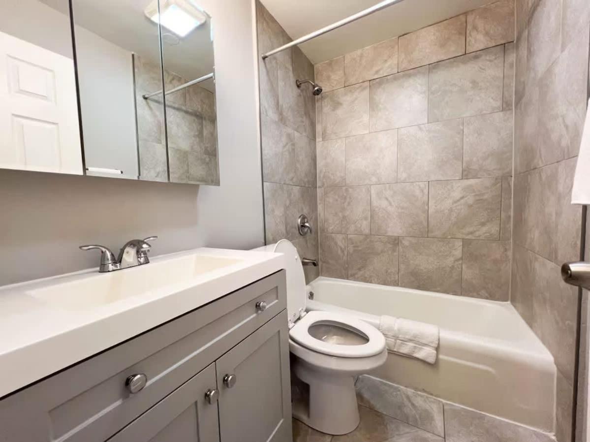 Apartment Modern 1br Free Parking Spot Chicago